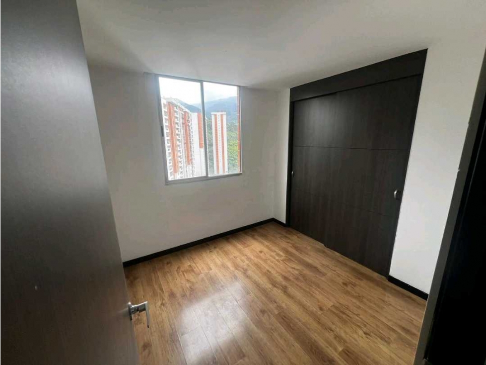 Apartamento a la venta en sabaneta con vistas magnificas — foto 3