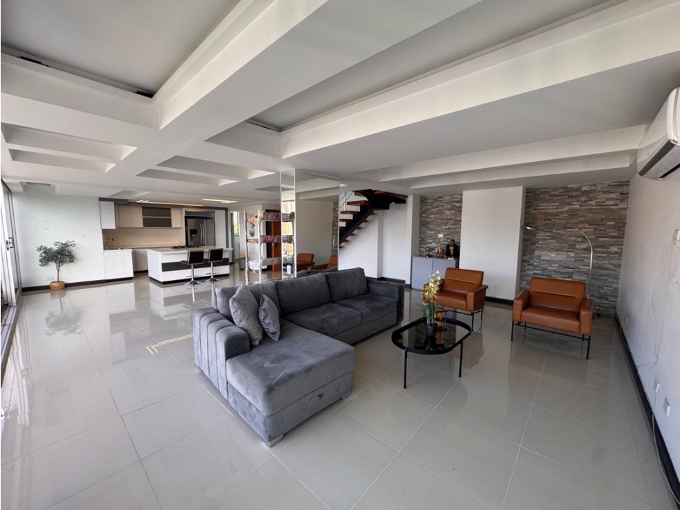 Apartamento amoblado en renta. Poblado, Oviedo. Milla de oro. Medellín