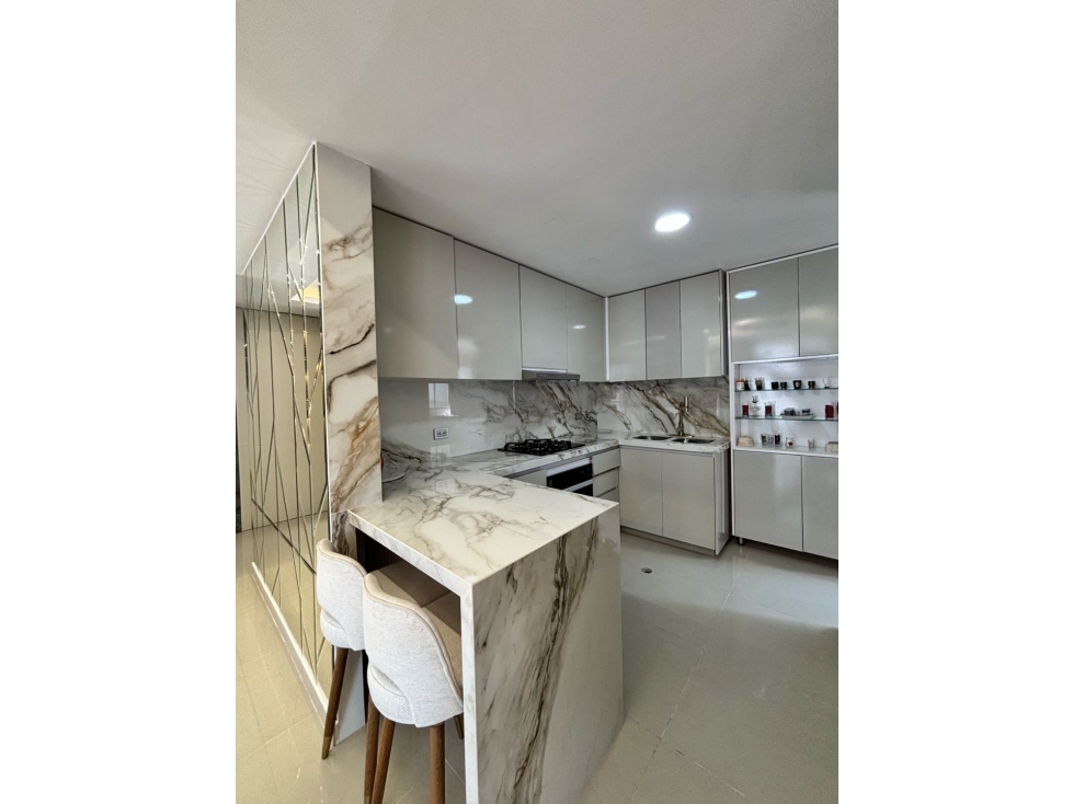 APARTAMENTO AMOBLADO EN VENTA. 118MTS. 3 ALCOBAS. RIO ALTO — foto 5