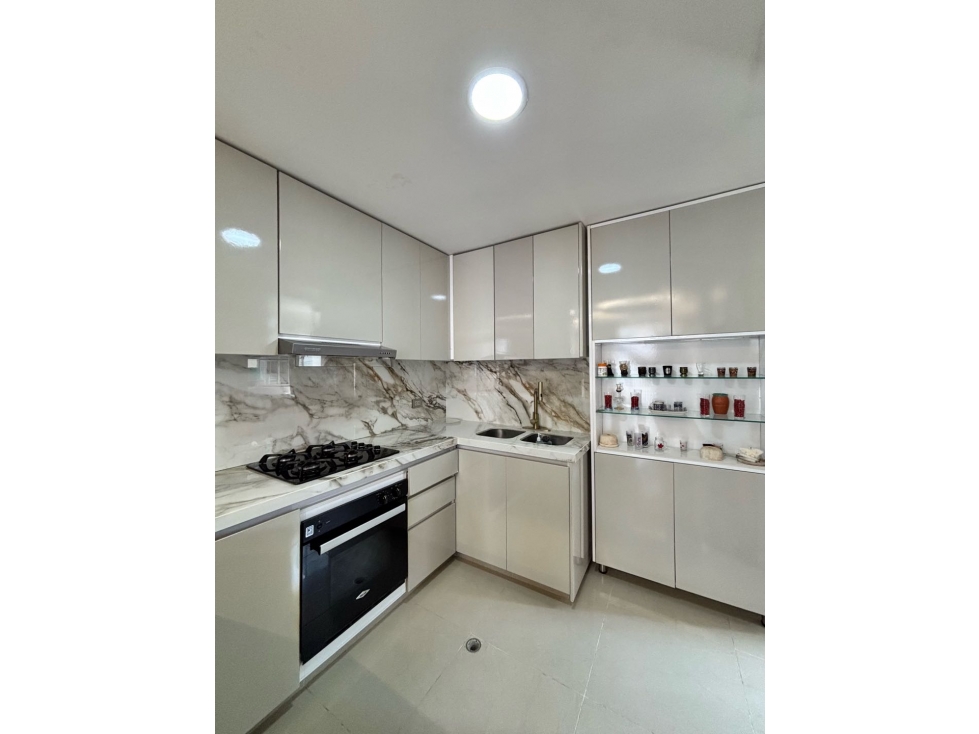 APARTAMENTO AMOBLADO EN VENTA. 118MTS. 3 ALCOBAS. RIO ALTO — foto 6