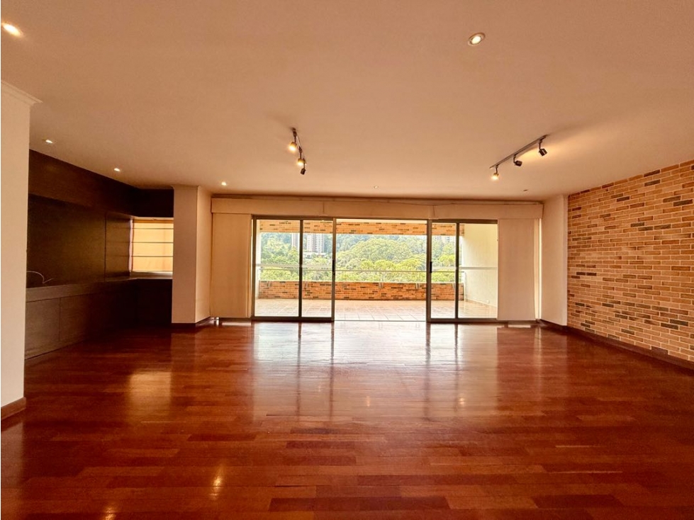Apartamento cerca al Tesoro, con amplios espacios y Buena Vista — foto 2