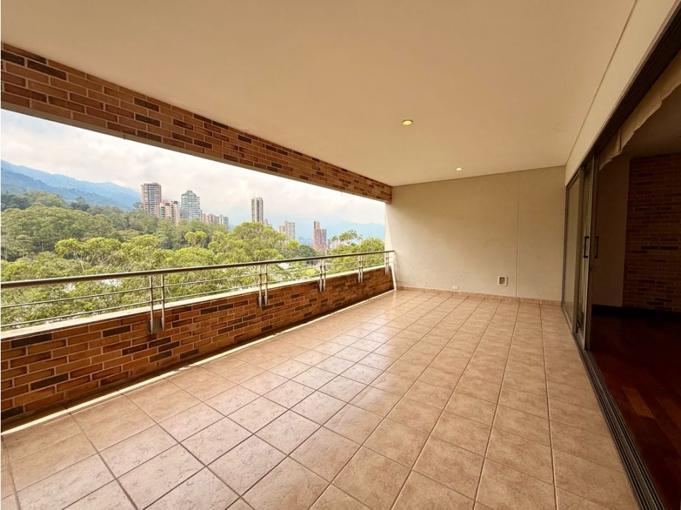 Apartamento cerca al Tesoro, con amplios espacios y Buena Vista — foto 4