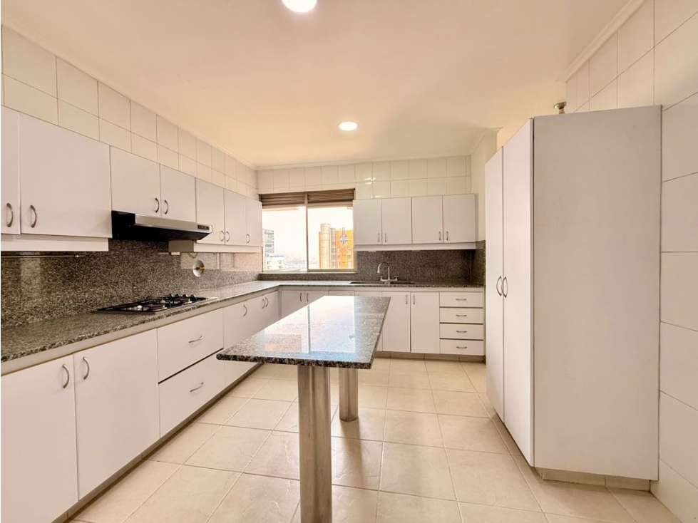 Apartamento cerca al Tesoro, con amplios espacios y Buena Vista — foto 6