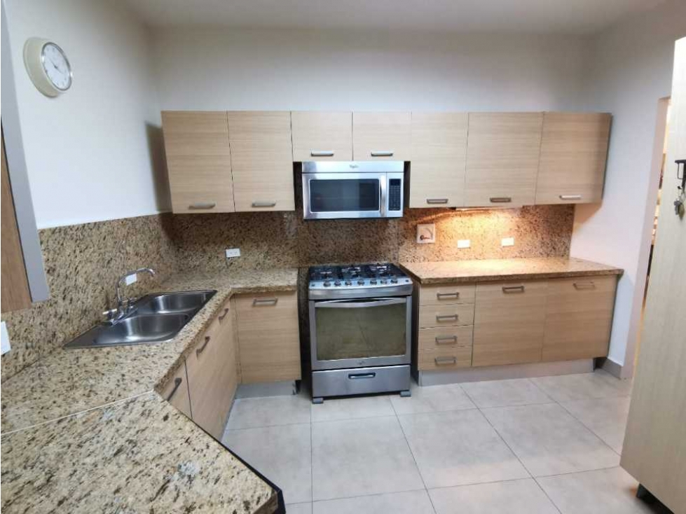 Apartamento con amplios espacios. Embassy Village