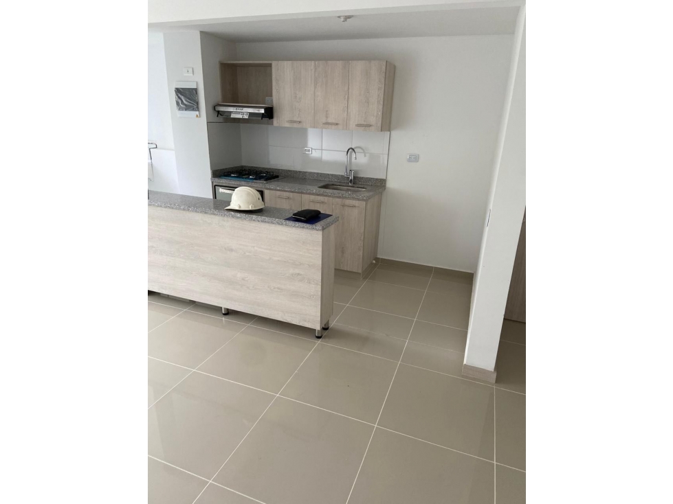 Apartamento con balcón y parqueadero privado en piso 13 | Sabaneta — foto 2