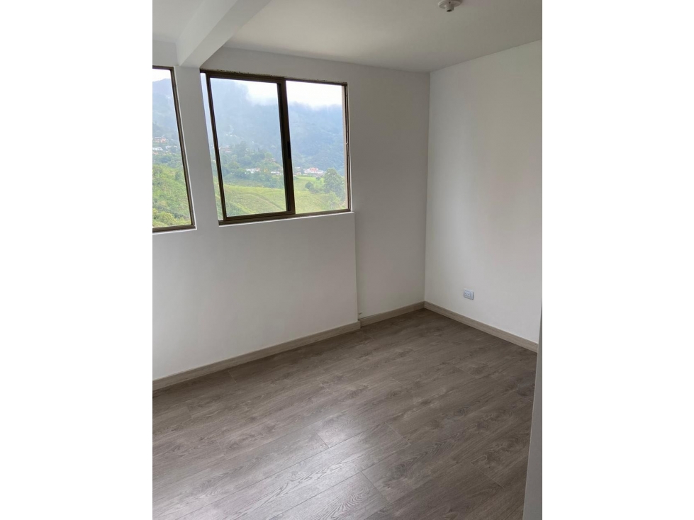 Apartamento con balcón y parqueadero privado en piso 13 | Sabaneta — foto 4