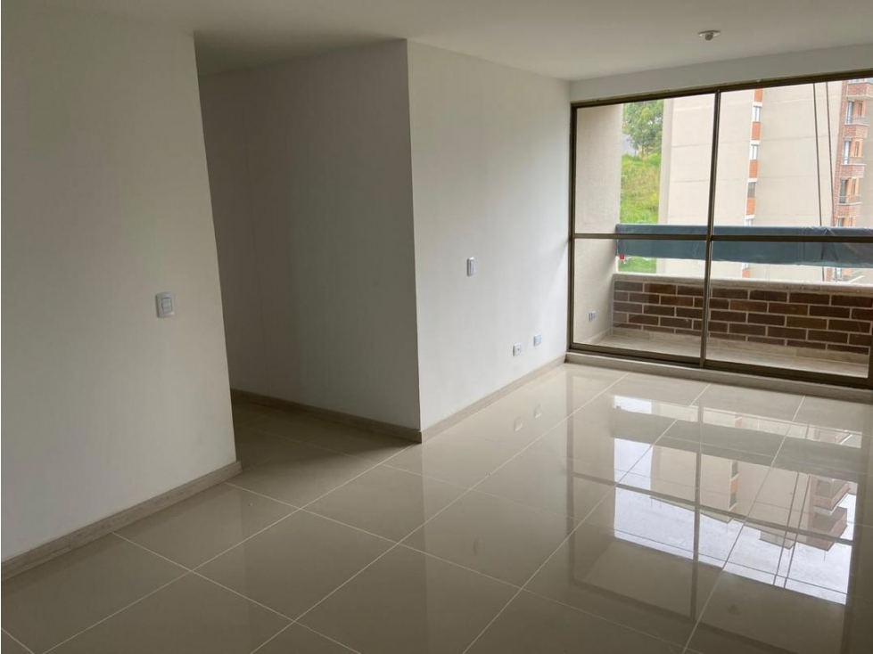 Apartamento con balcón y parqueadero privado en piso 13 | Sabaneta — foto 6