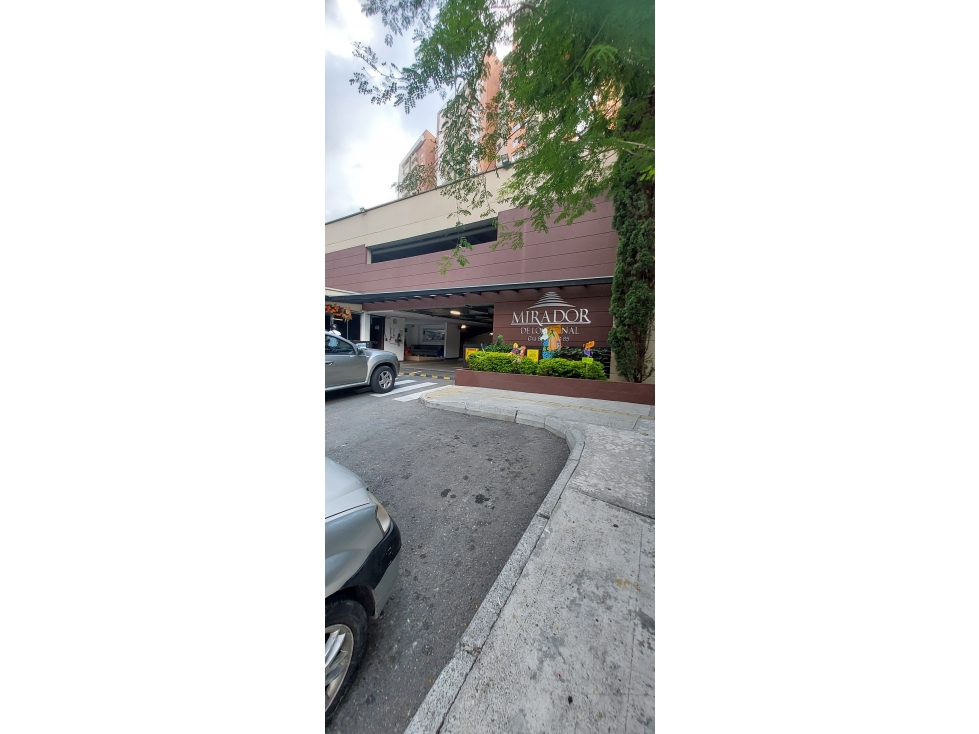 Apartamento con garaje y deposito en venta - Medellín, Antioquia — foto 2