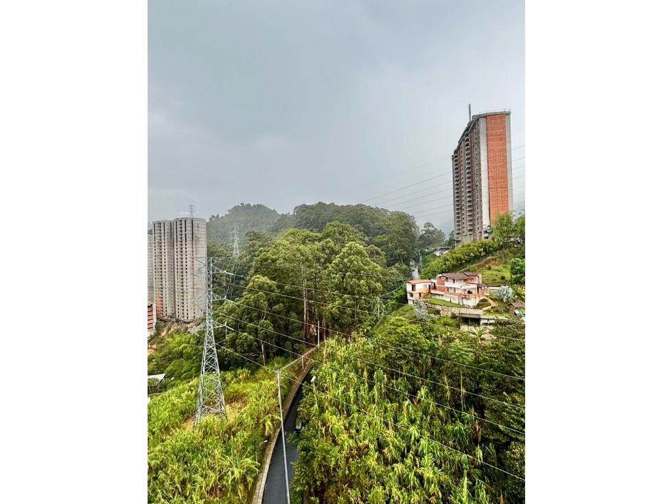 APARTAMENTO CON LINDA VISTA CAMPESTRE Y A LA CIUDAD EN EXCELENTE UBIC — foto 2