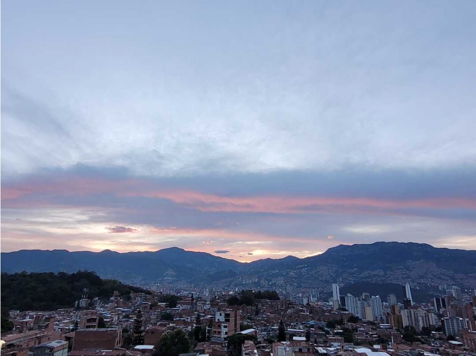 APARTAMENTO CON PARQUEADERO- Barrio La Milagrosa