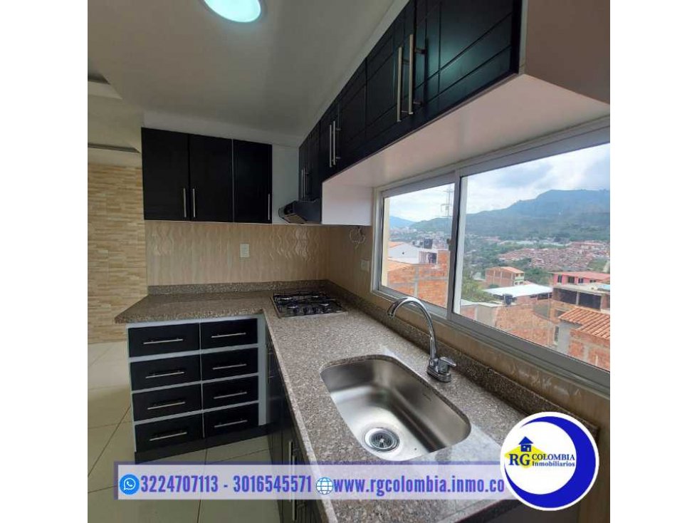 EN VENTA APARTAMENTO CON PARQUEADERO - 1