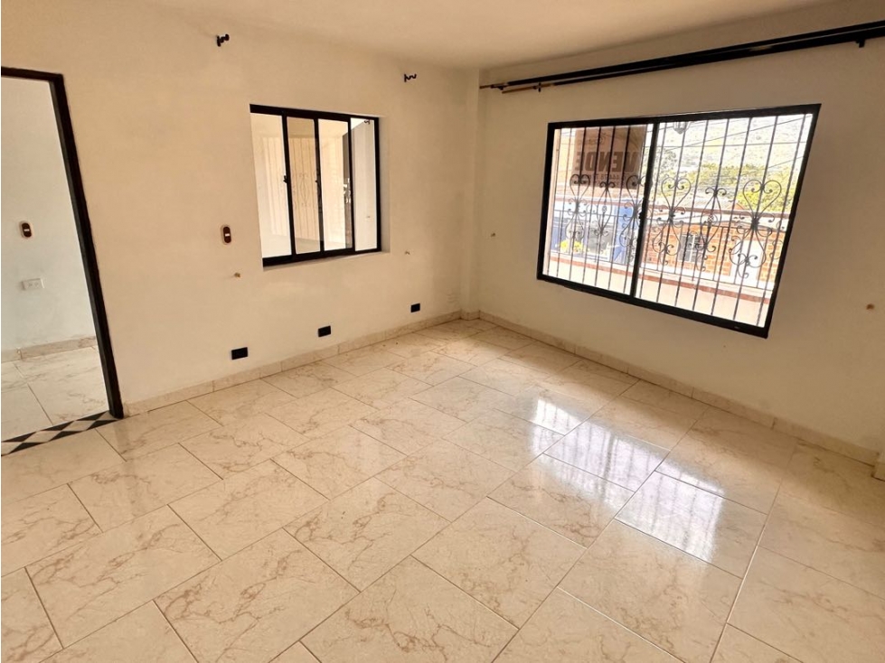 APARTAMENTO CON POSIBILIDAD DE REMODELACIÓN | EL TABLAZO, COPACABANA — foto 3