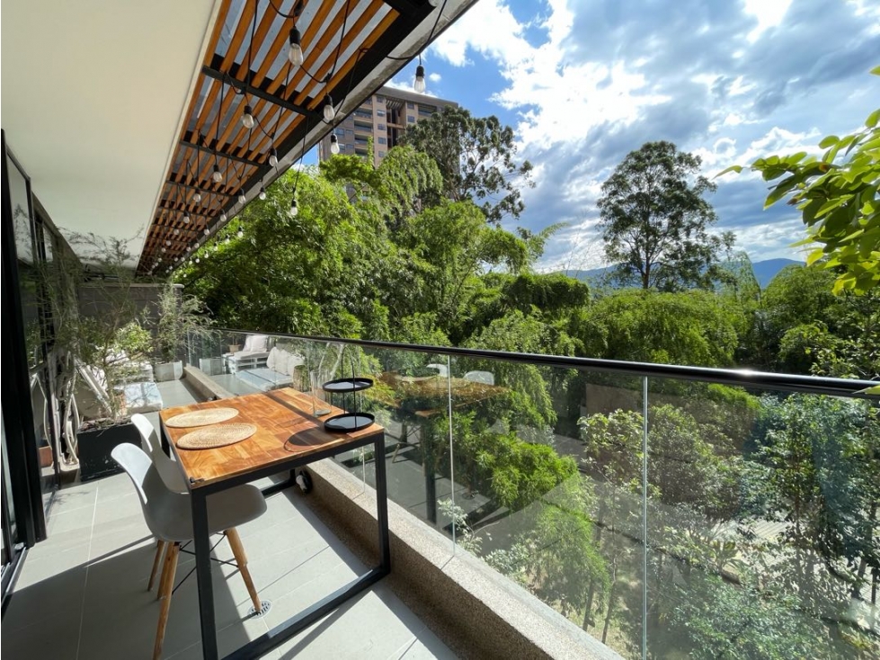 Apartamento con Vista Verde y Gran Balcón en Loma de Las Brujas