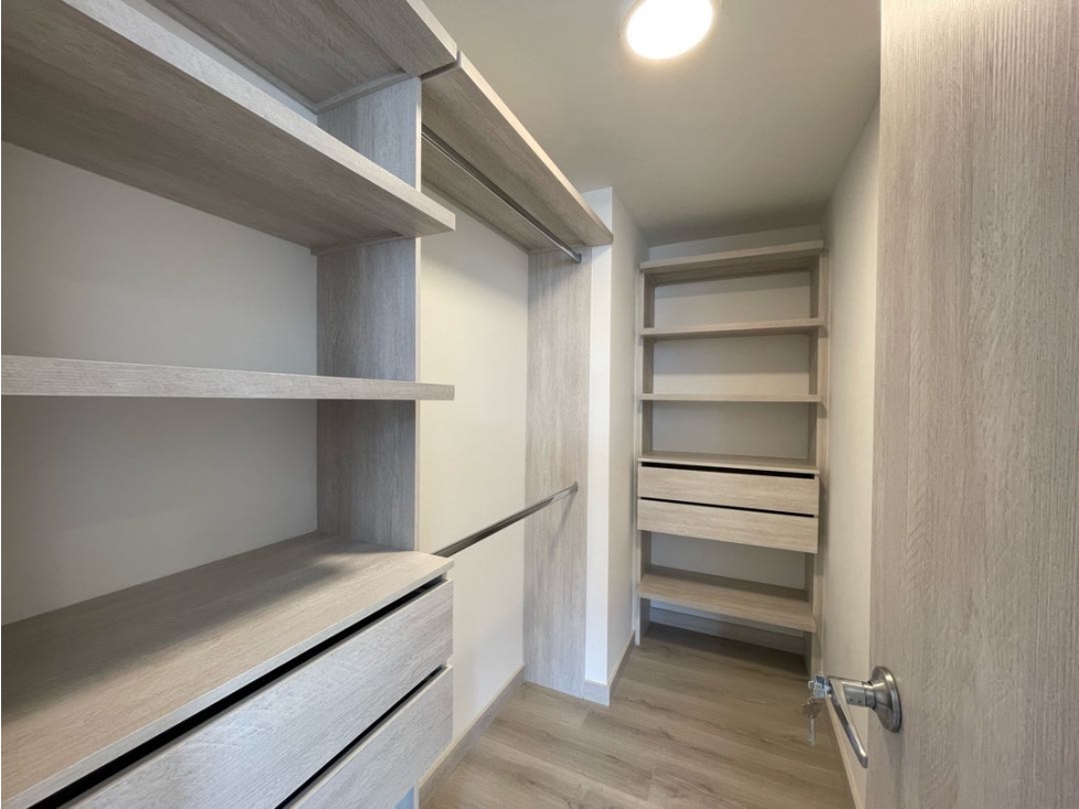 Apartamento de 100 m² | Piso 28 con Amenidades de Lujo — foto 3