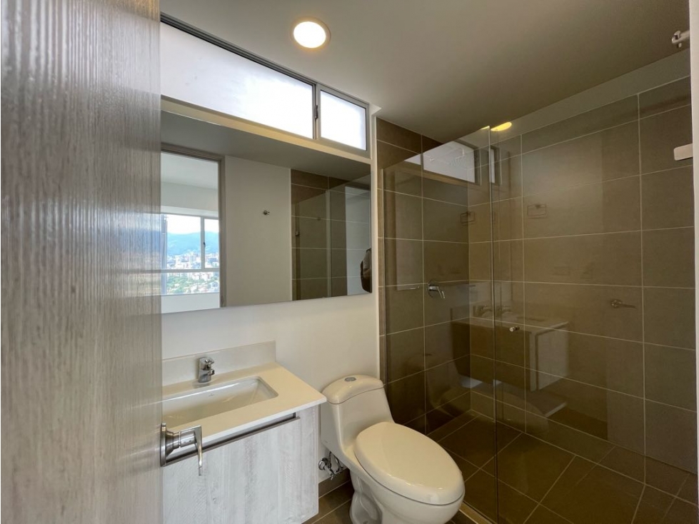 Apartamento de 100 m² | Piso 28 con Amenidades de Lujo — foto 4