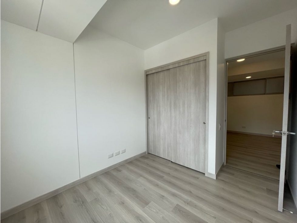Apartamento de 100 m² | Piso 28 con Amenidades de Lujo — foto 6