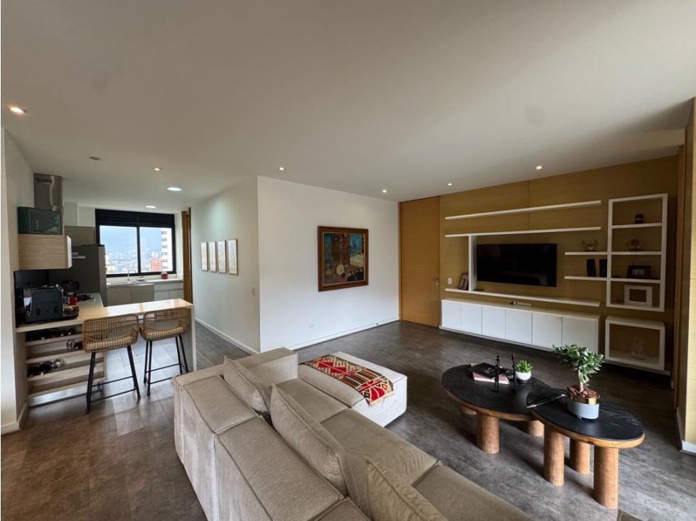 Apartamento de 130m2 renta amoblada en el poblado drive in
