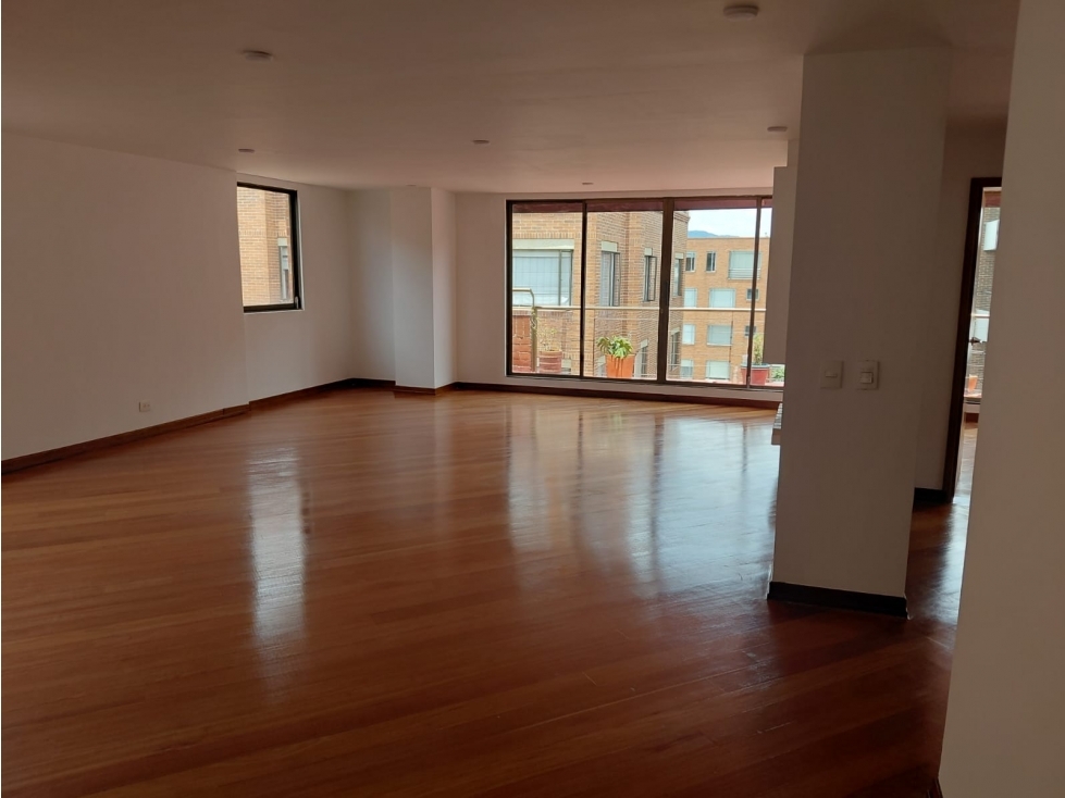 ¡APARTAMENTO DE 164 M² CON CHIMENEA Y GRAN BALCÃN EN SANTA PAULA!