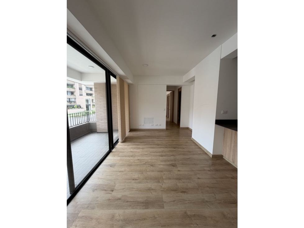Apartamento de 2 habitaciones en El Retiro con balcón y zonas comunes