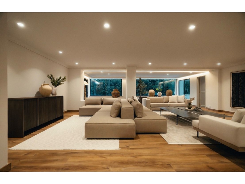 Apartamento de gran formato completamente remodelado!