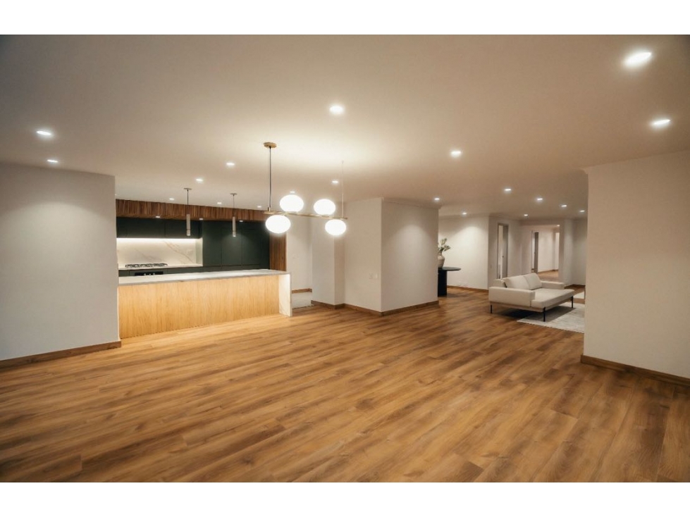 Apartamento de gran formato completamente remodelado! — foto 5