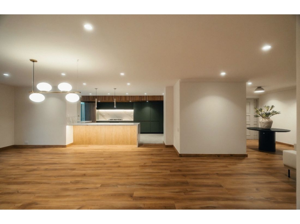 Apartamento de gran formato completamente remodelado! — foto 6