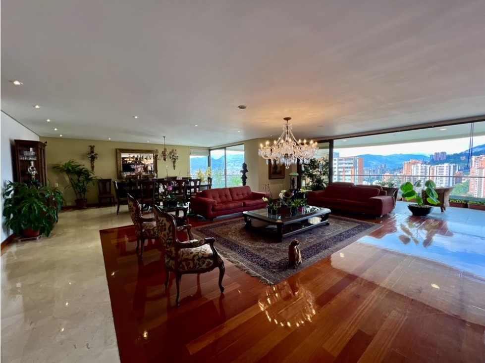 APARTAMENTO DE GRAN FORMATO EN VENTA. EN EL POBLADO