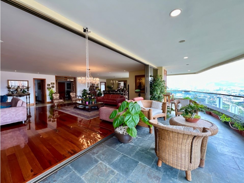 APARTAMENTO DE GRAN FORMATO EN VENTA. EN EL POBLADO — foto 2