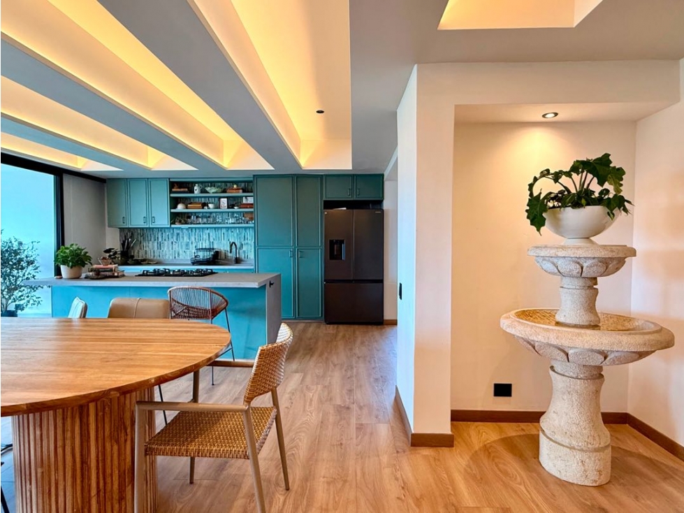 APARTAMENTO DE GRAN FORMATO TOTALMENTE REMODELADO - POBLADO / BALSOS — foto 3