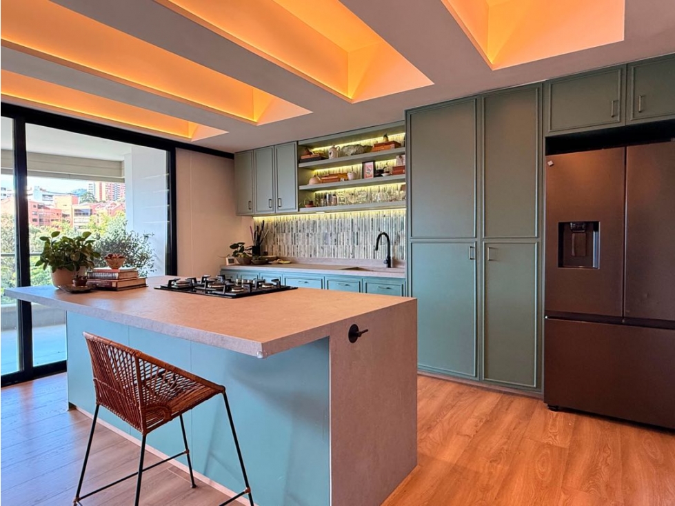 APARTAMENTO DE GRAN FORMATO TOTALMENTE REMODELADO - POBLADO / BALSOS — foto 5