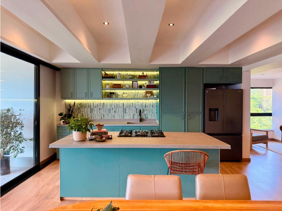 APARTAMENTO DE GRAN FORMATO TOTALMENTE REMODELADO - POBLADO / BALSOS — foto 6