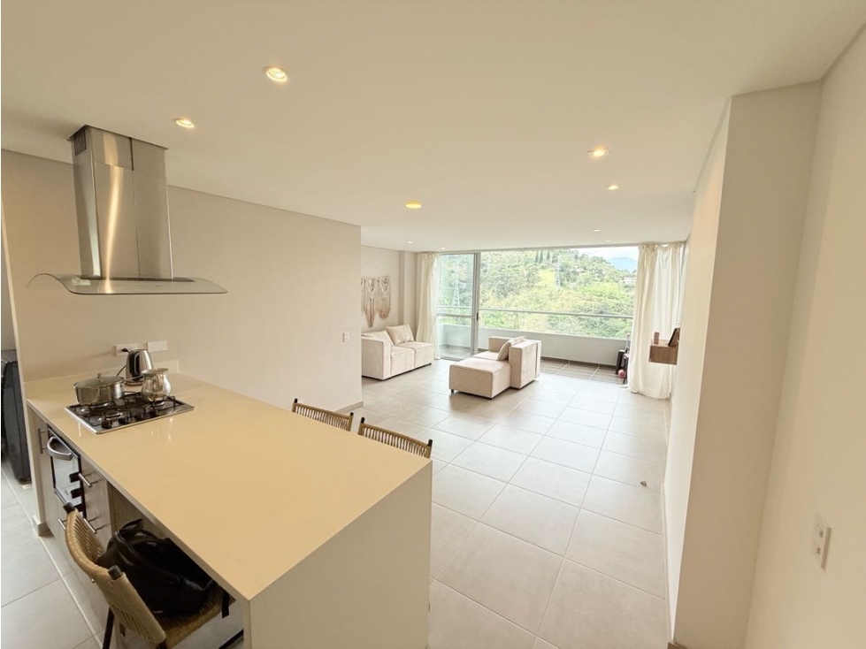 Apartamento de tres habitaciónes camino verde envigado