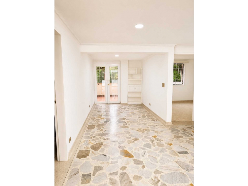 Apartamento de tres habitaciones para reformar en Castropol
