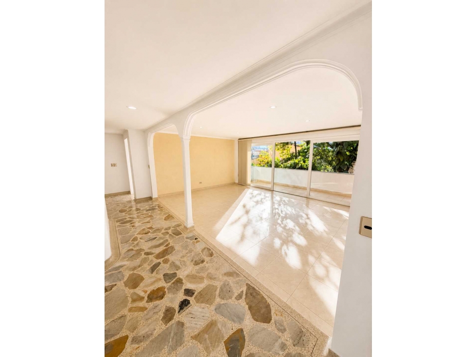 Apartamento de tres habitaciones para reformar en Castropol — foto 2
