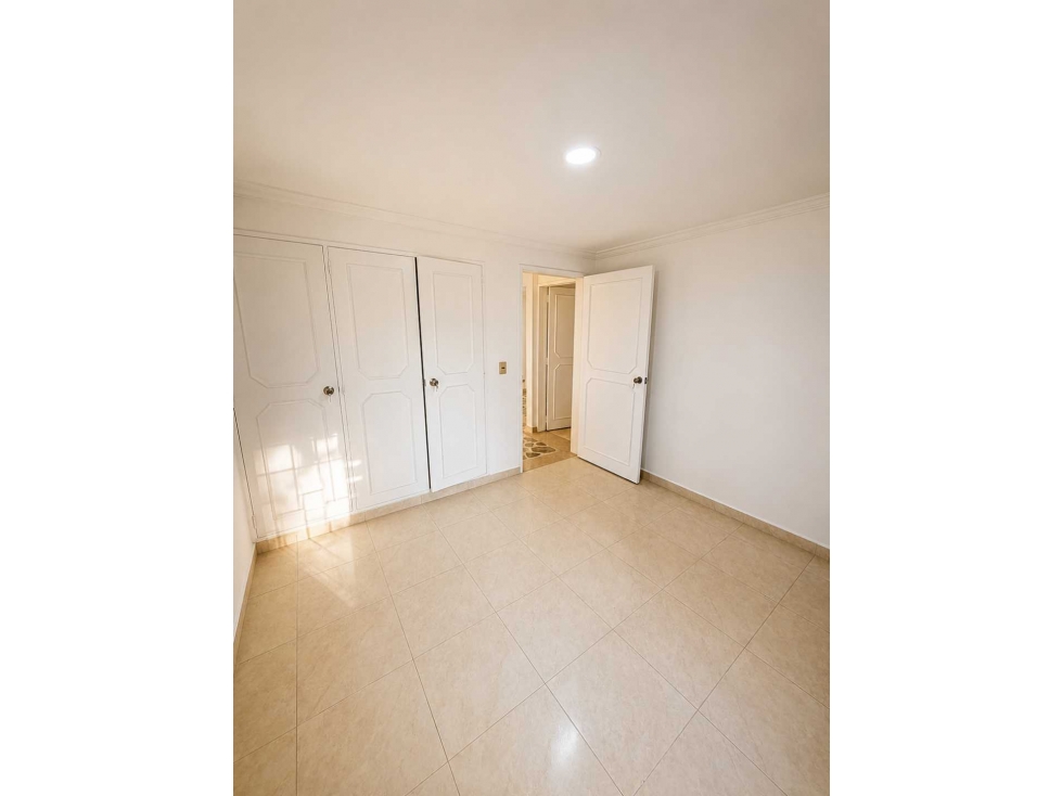 Apartamento de tres habitaciones para reformar en Castropol — foto 6