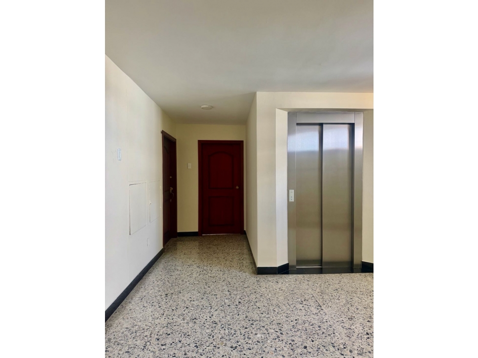 APARTAMENTO DE UNA HABITACIÓN EN VIEJO PRADO EN VENTA — foto 4