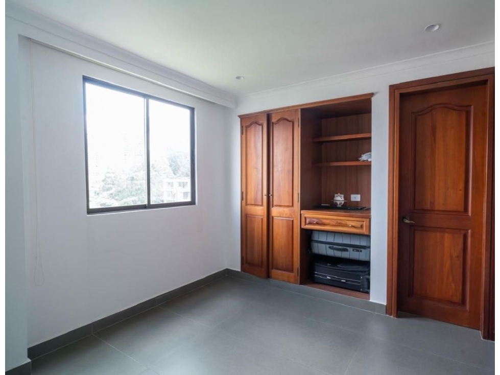 APARTAMENTO DISPONIBLE EN EL SECTOR DE LA LOMA DEL TESORO — foto 4