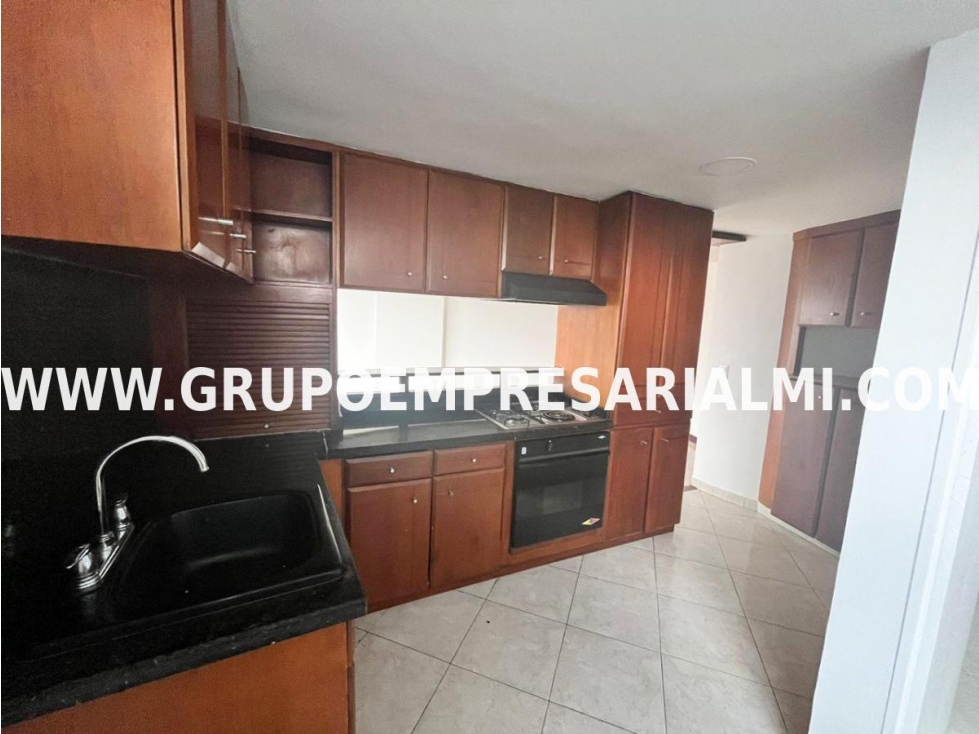 APARTAMENTO DÚPLEX EN ARRIENDO - SECTOR CONQUISTADORES COD: 31715 — foto 3