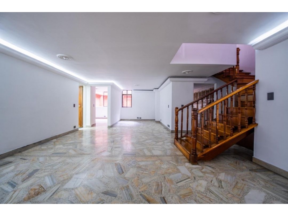 Apartamento Dúplex en Laureles | 209 m² | $1.200 Millones | 4 Hab. — foto 2