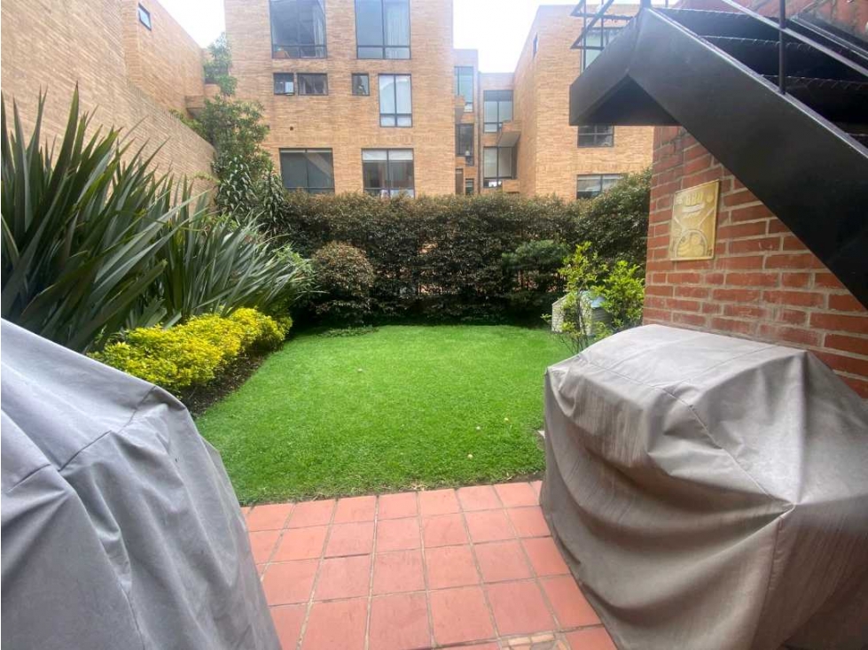 Apartamento en venta en Rosales con terraza privada