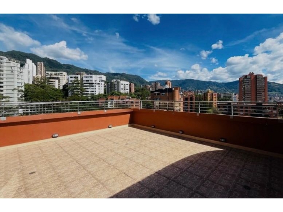Apartamento dúplex en venta en El Poblado, Medellín — foto 2