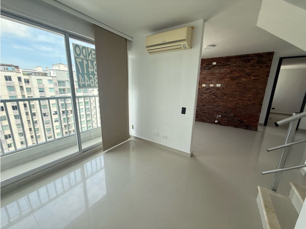 Apartamento Dúplex en venta, sector Villa Carolina