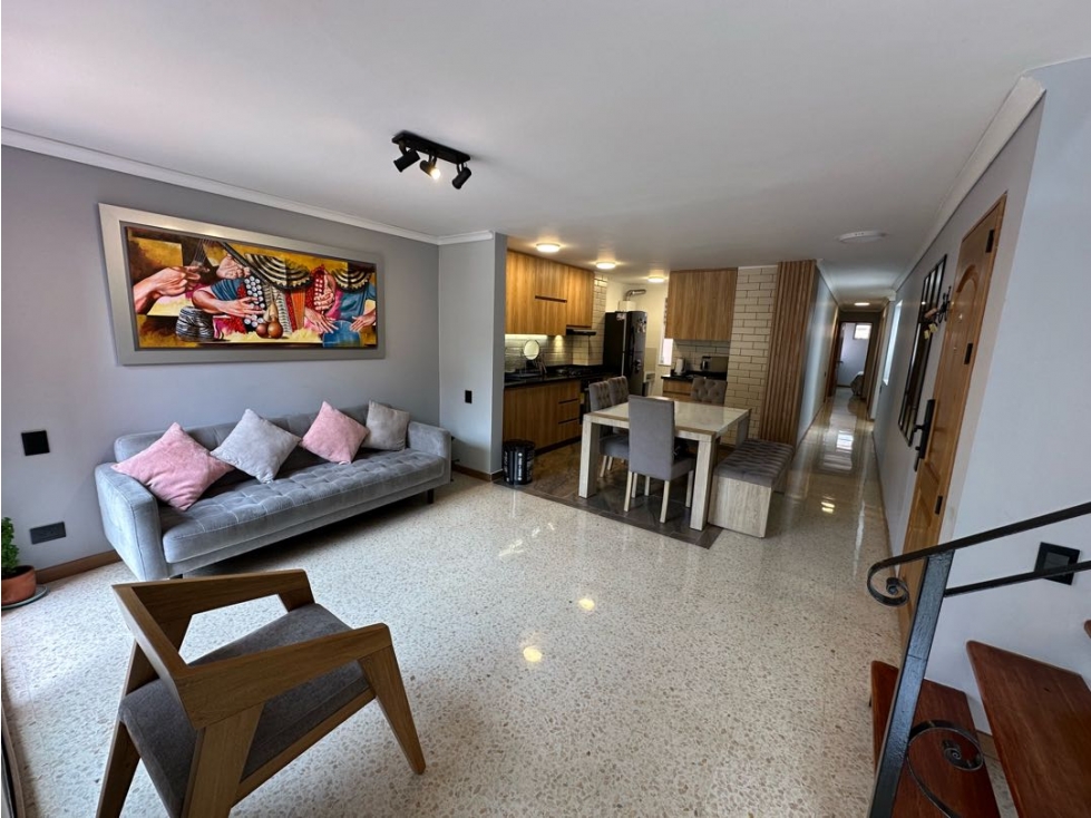 APARTAMENTO DÚPLEX REMODELADO EN VENTA CONQUISTADORES / LAURELES