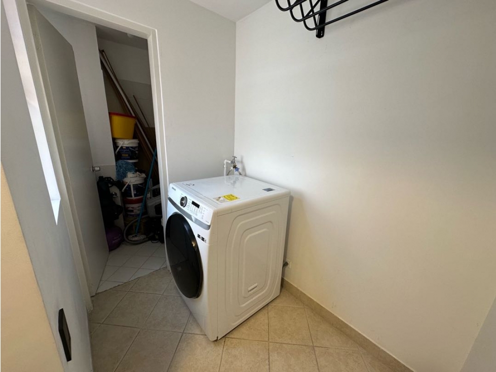 APARTAMENTO DÚPLEX REMODELADO EN VENTA CONQUISTADORES / LAURELES — foto 6