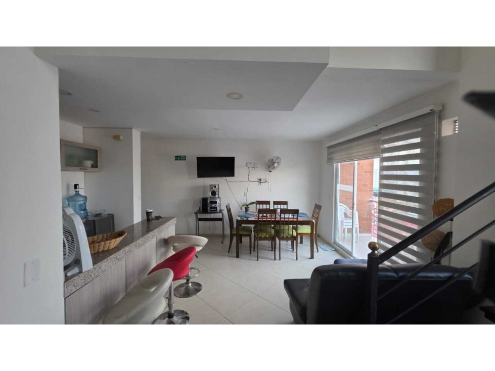Apartamento duplex de 104 M2 en 450 mill en La Mesa Cund con sauna