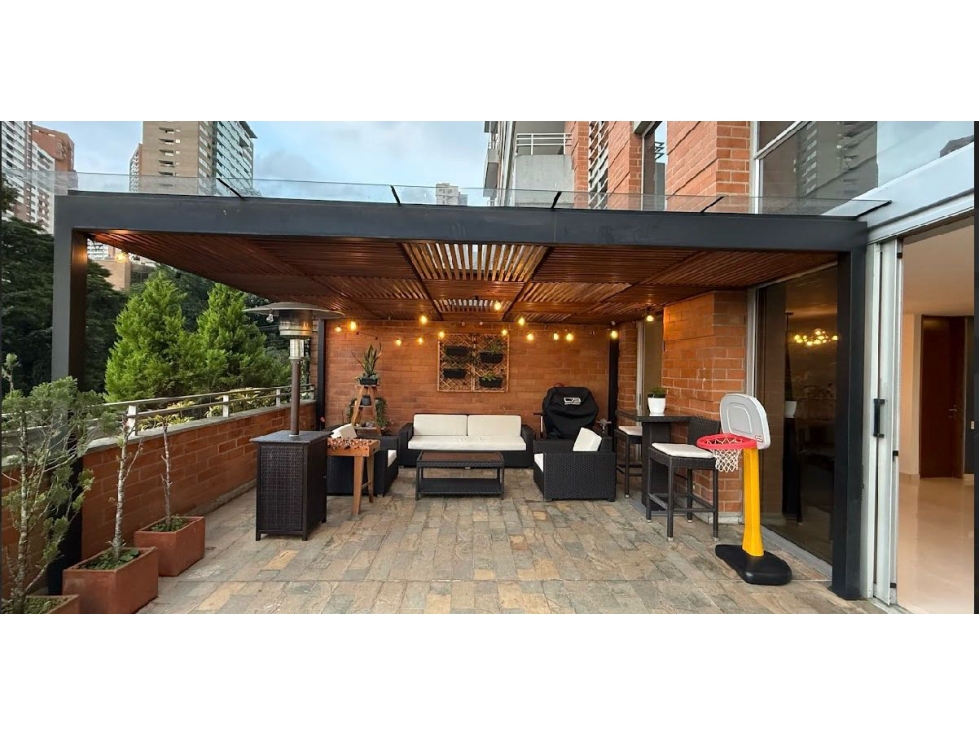 Apartamento duplex en el tesoro poblado