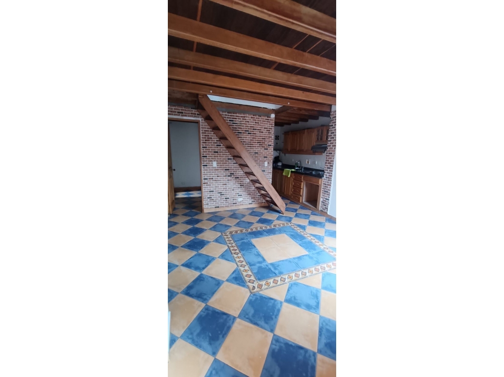 APARTAMENTO DUPLEX EN FLORESTA. 4 alcobas. Parqueadero. Balcon/terraza