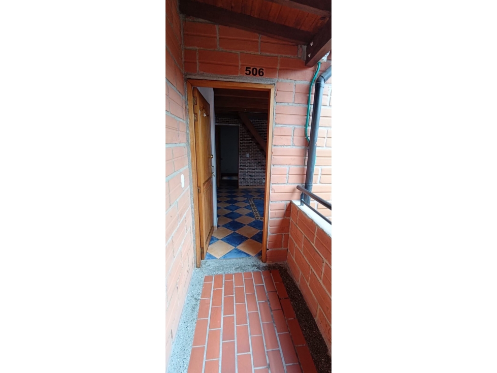 APARTAMENTO DUPLEX EN FLORESTA. 4 alcobas. Parqueadero. Balcon/terraza — foto 3