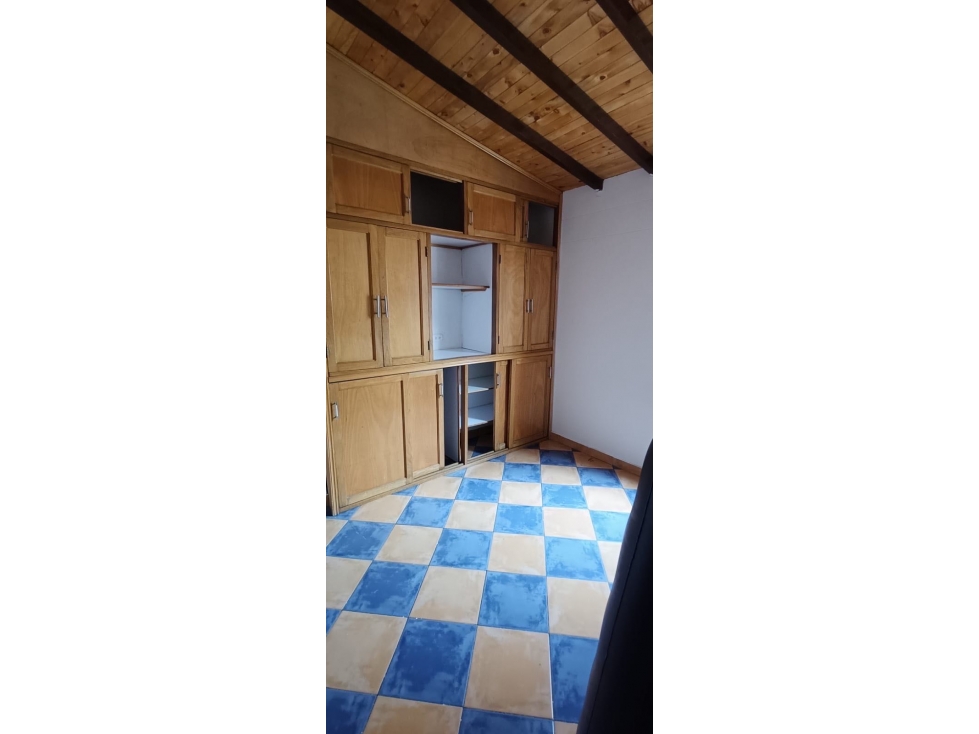 APARTAMENTO DUPLEX EN FLORESTA. 4 alcobas. Parqueadero. Balcon/terraza — foto 6