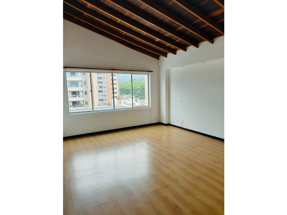 Apartamento Dúplex en Arriendo en Laureles — foto 4